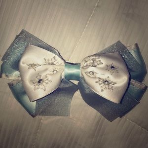 2/$10 🎀 Disney Frozen Elsa hair bow!